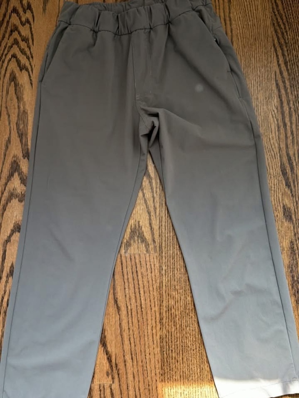 Vuori Cropped Performance Pants in Tan